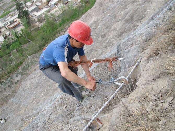 如何做好落石防護(hù)網(wǎng)的維護(hù)工作 如何做好落石防護(hù)網(wǎng)的維護(hù)工作