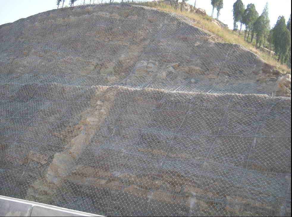 落石防護(hù)網(wǎng)在山體防護(hù)中的防護(hù)
