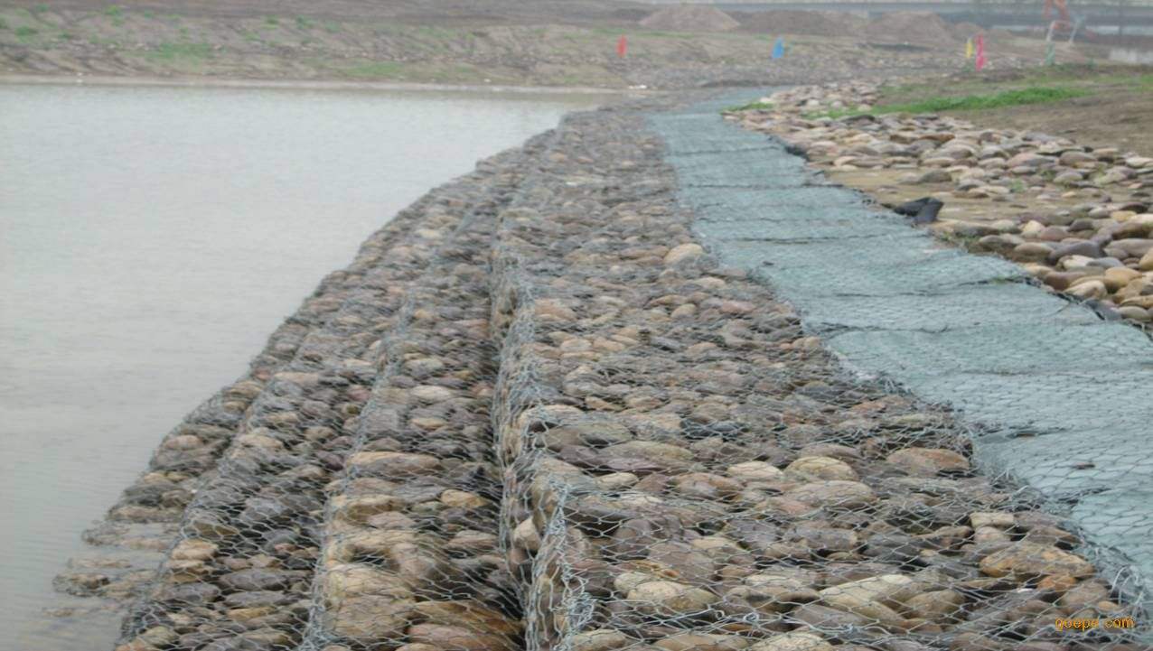 雷諾護(hù)墊生態(tài)護(hù)坡是如何施工的 雷諾護(hù)墊生態(tài)護(hù)坡是如何施工的