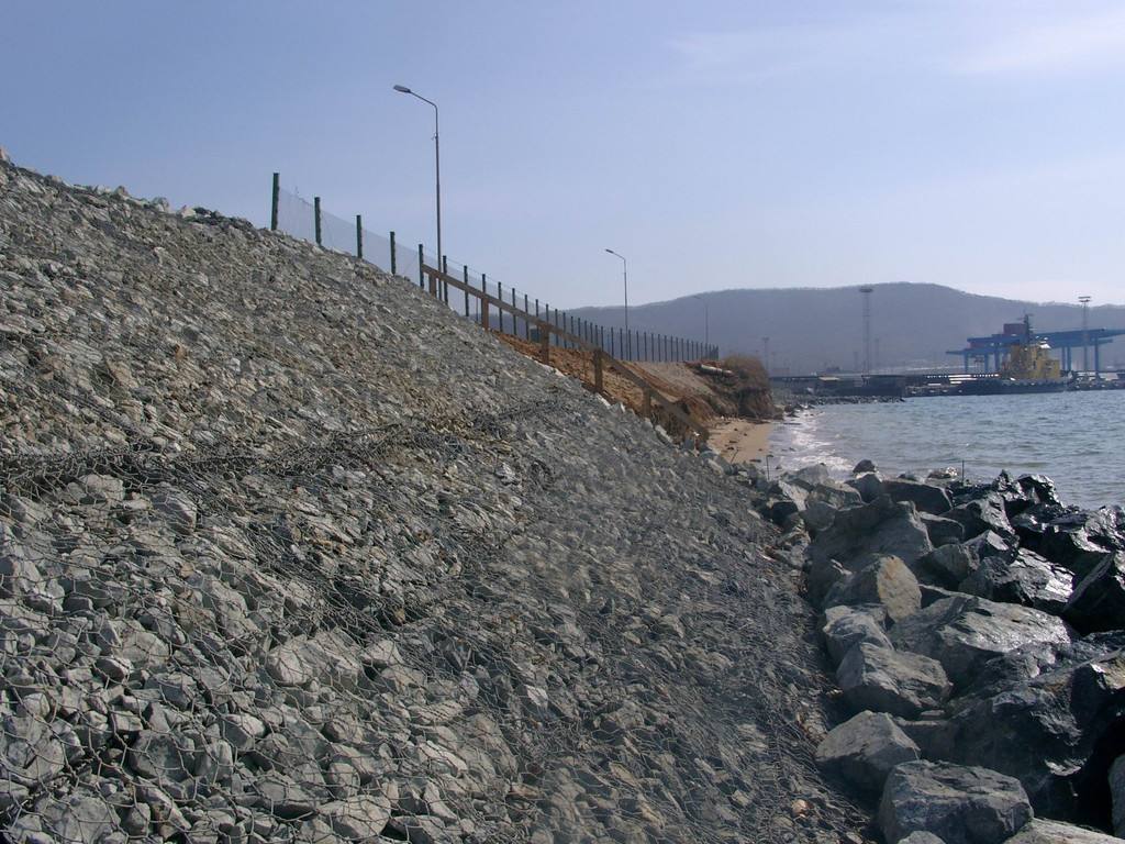 雷諾護(hù)墊生態(tài)護(hù)坡是如何施工的 雷諾護(hù)墊生態(tài)護(hù)坡是如何施工的