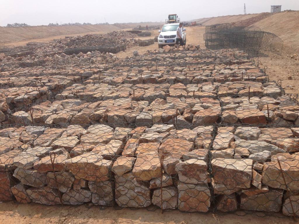 影響格賓網(wǎng)箱使用壽命的幾種外部因素