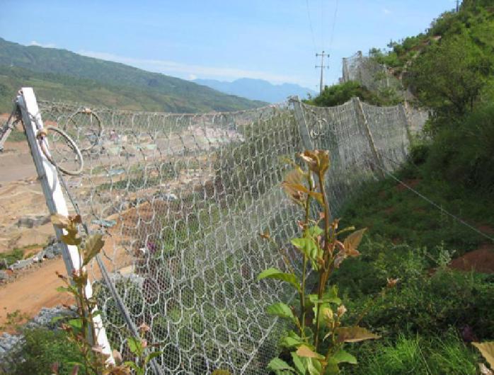 邊坡落石防護(hù)網(wǎng)后期如何防護(hù)使用 邊坡落石防護(hù)網(wǎng)后期如何防護(hù)使用