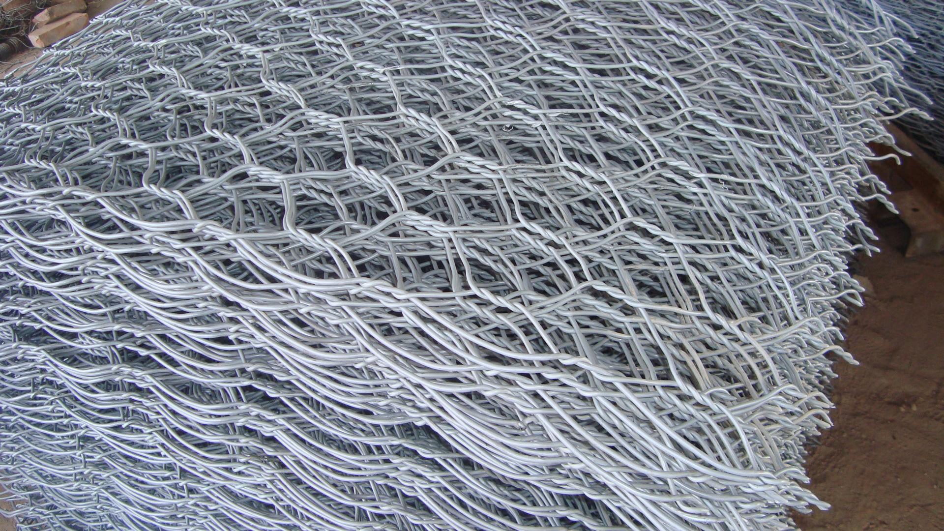 鉛絲石籠網(wǎng)護(hù)坡施工時的施工步驟 鉛絲石籠網(wǎng)護(hù)坡施工時的施工步驟