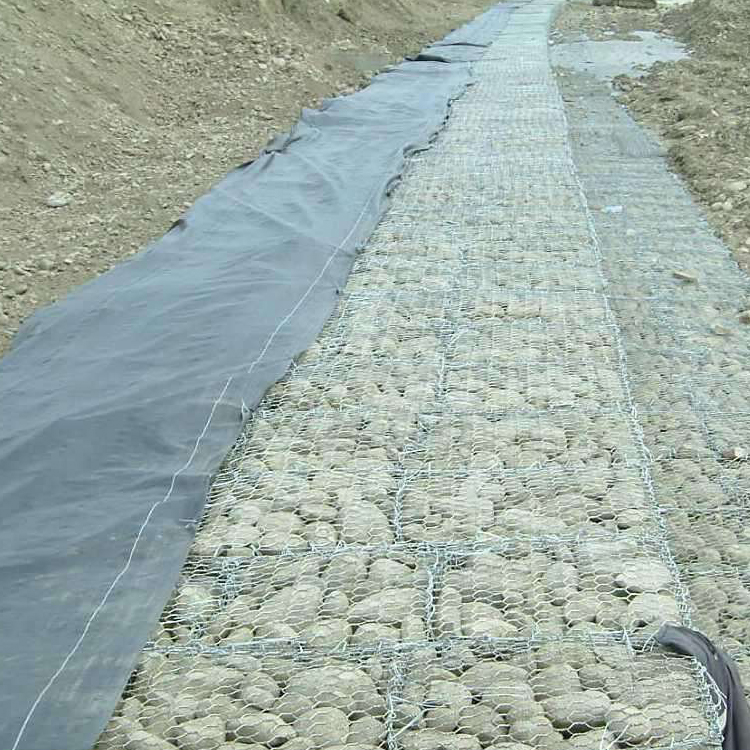 鉛絲石籠網(wǎng)的河底鋪設(shè)的方法 鉛絲石籠網(wǎng)的河底鋪設(shè)的方法