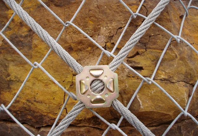 邊坡落石防護(hù)網(wǎng)繩卡使用過程中注意事項(xiàng)